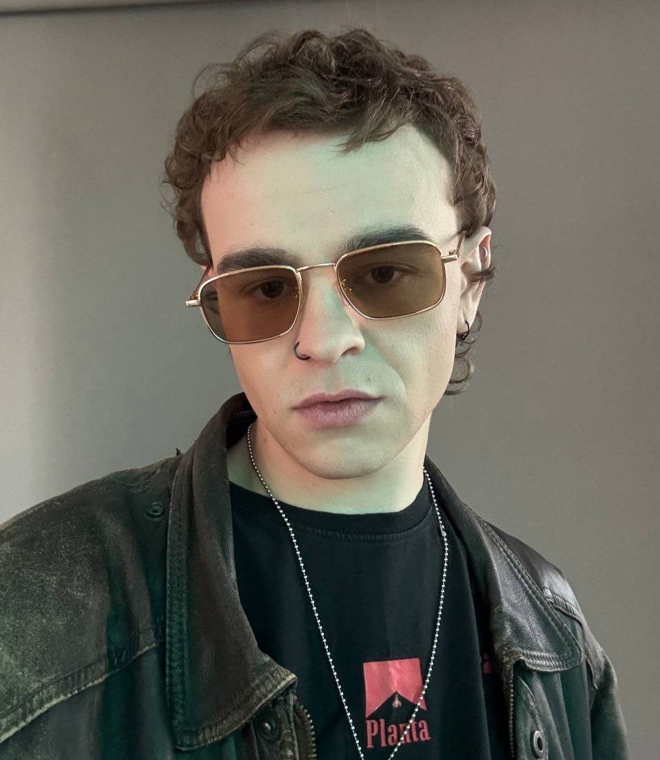 Мастер Вадим — Парикмахер-колорист